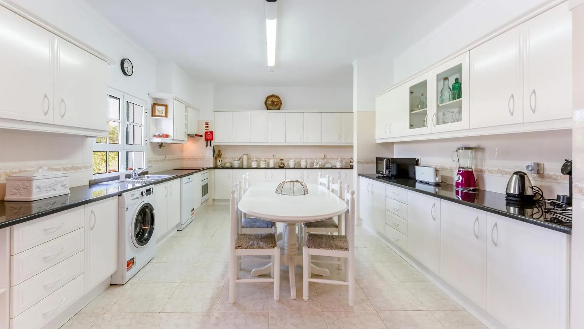 Holiday home Sunny & Calm 4 Bdr House W/ Pool By Lovelystay Santo Estevao