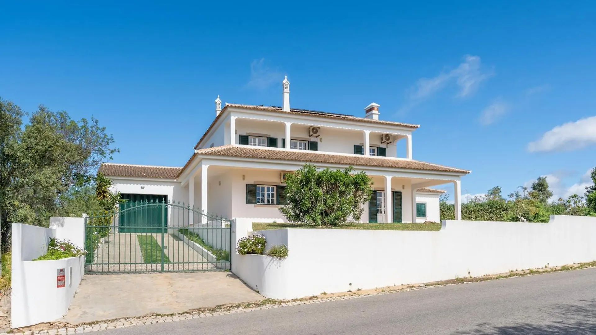 Sunny & Calm 4 Bdr House W/ Pool By Lovelystay Santo Estevao  Holiday home