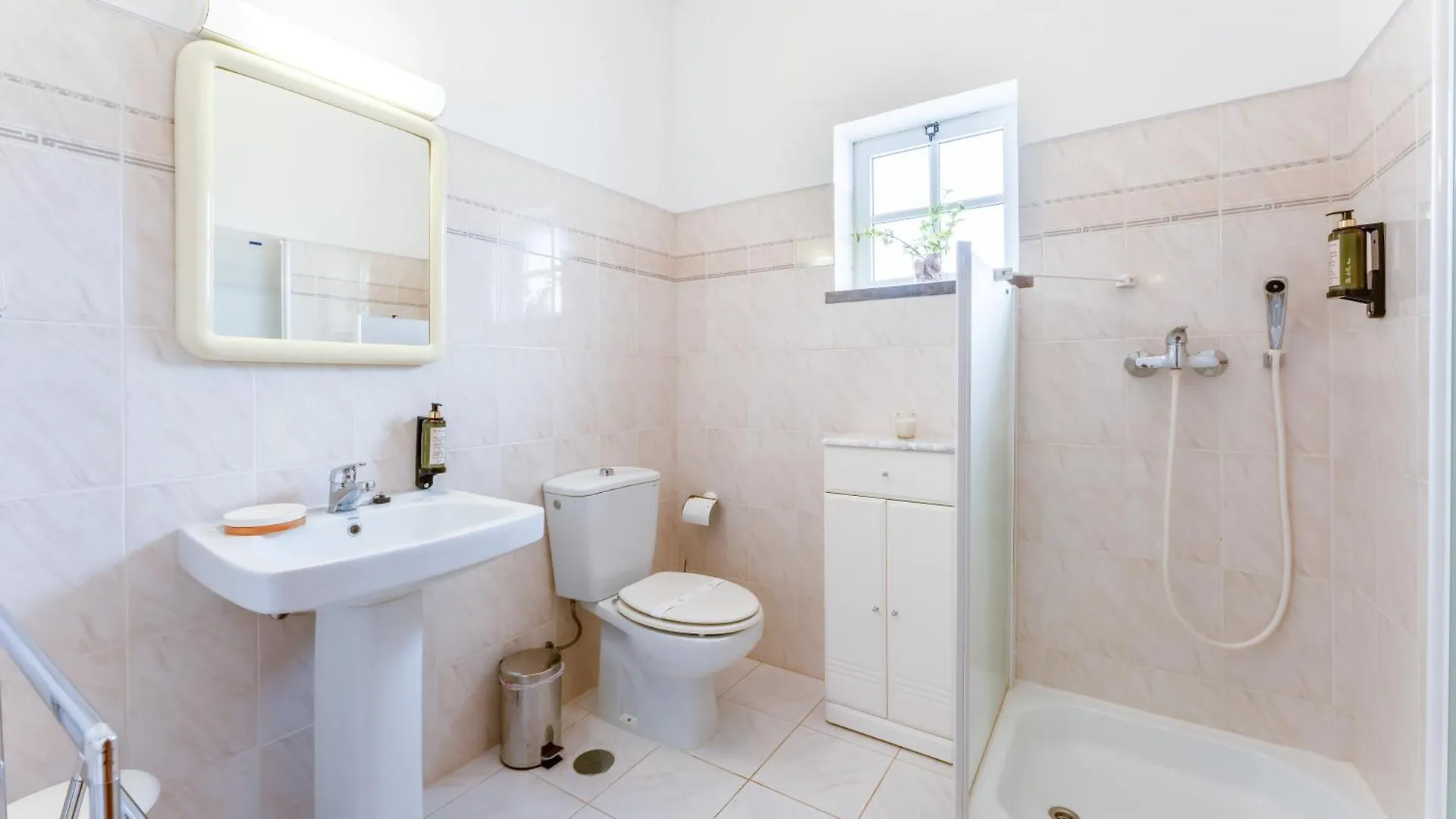Sunny & Calm 4 Bdr House W/ Pool By Lovelystay Santo Estevao  Holiday home